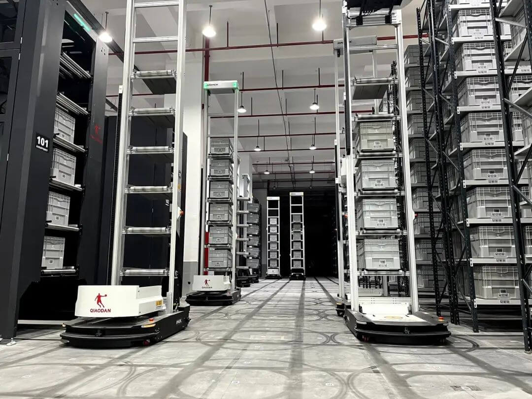 乔丹体育鞋服自动化仓